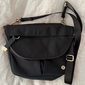 Lululemon Festival crossbody
